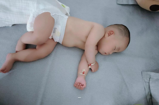 安顺宝宝胳膊上起红疙瘩